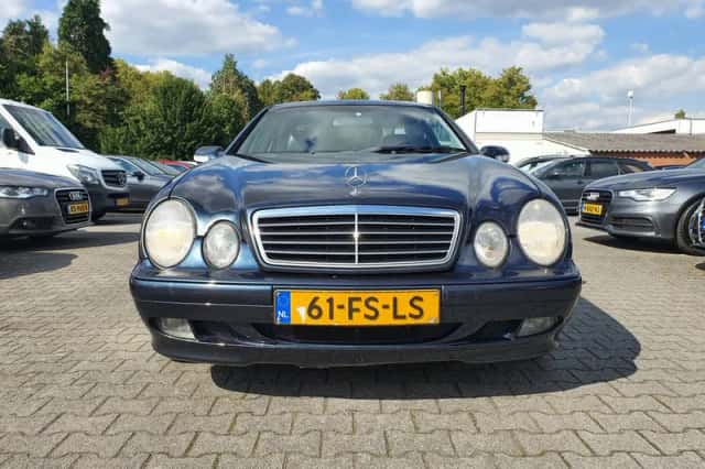 Mercedes-Benz CLK-Klasse (2000) thumbnail 2