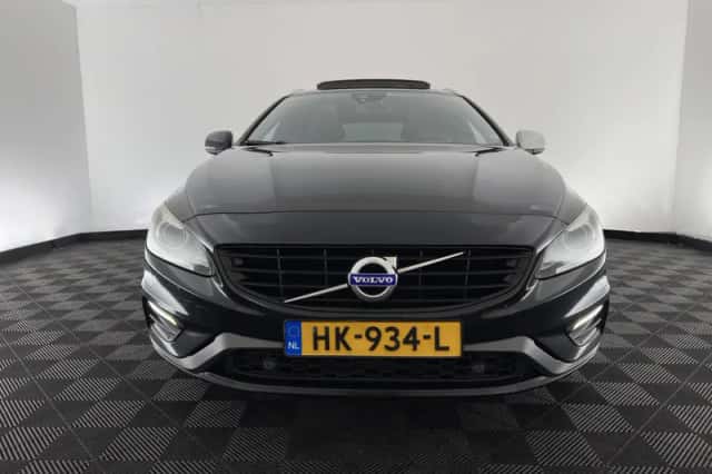 Volvo V60 (2015) thumbnail 2