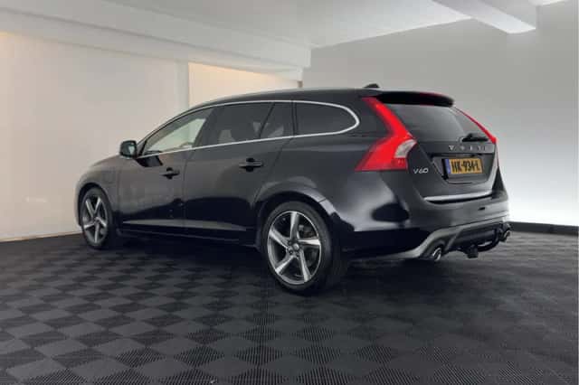 Volvo V60 (2015) thumbnail 4