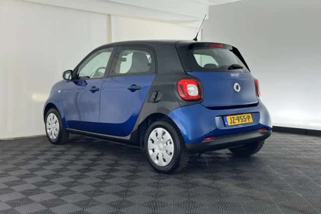 Smart Forfour (2016) thumbnail 5