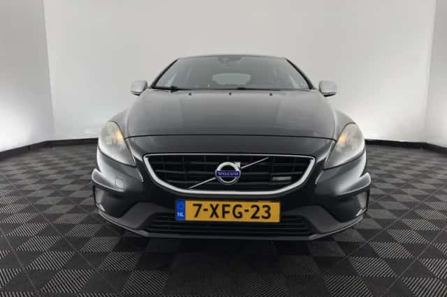 Volvo V40 (2014) thumbnail 3