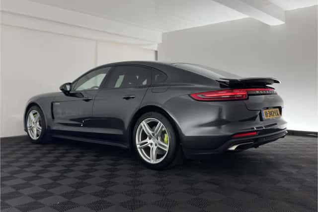 Porsche Panamera (2018) thumbnail 5
