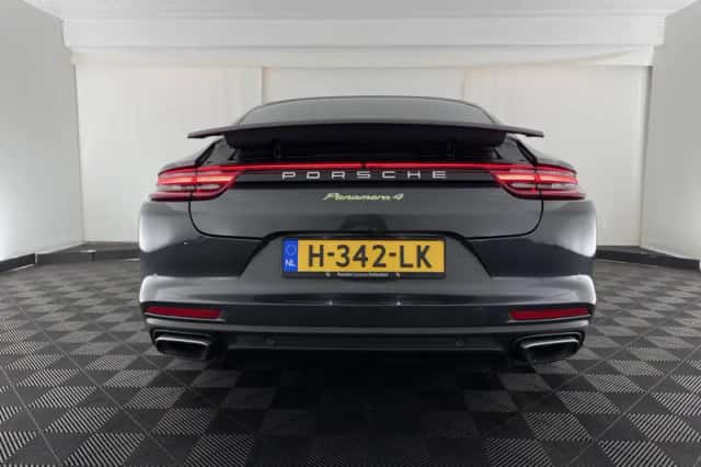 Porsche Panamera (2018) thumbnail 6
