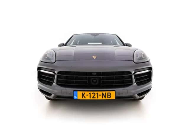 Porsche Cayenne (2021) thumbnail 3