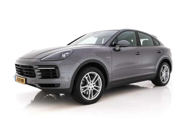 Porsche Cayenne (2021) thumbnail 4