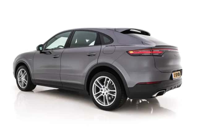 Porsche Cayenne (2021) thumbnail 5
