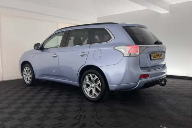 Mitsubishi Outlander (2015) thumbnail 5
