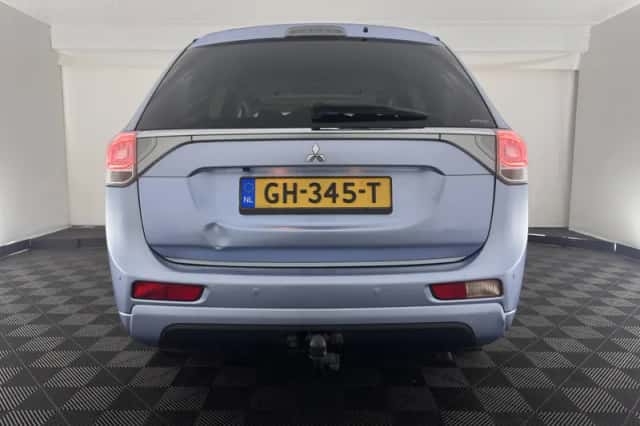 Mitsubishi Outlander (2015) thumbnail 6