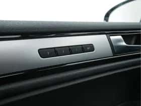Volkswagen Touareg (2013) thumbnail 25