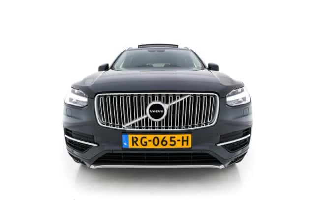 Volvo XC90 (2015) thumbnail 3
