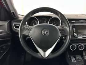 Alfa Romeo Giulietta (2016) thumbnail 16