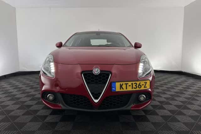 Alfa Romeo Giulietta (2016) thumbnail 3