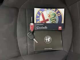 Alfa Romeo Giulietta (2016) thumbnail 24