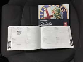 Alfa Romeo Giulietta (2016) thumbnail 26