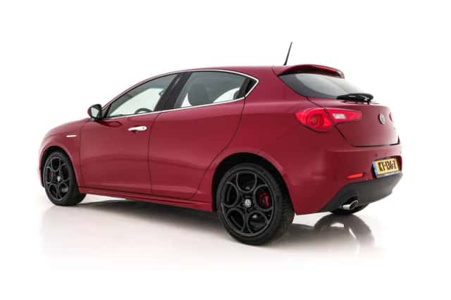 Alfa Romeo Giulietta (2016) thumbnail 5