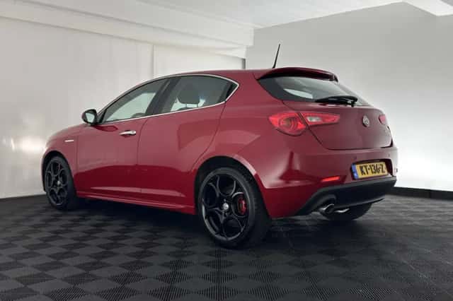 Alfa Romeo Giulietta (2016) thumbnail 5