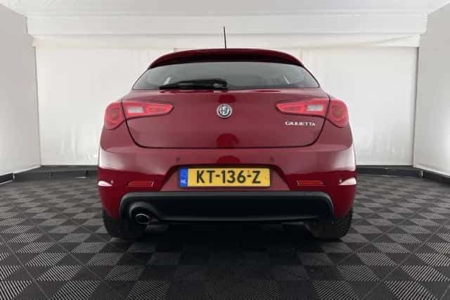 Alfa Romeo Giulietta (2016) thumbnail 6