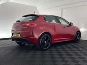 Alfa Romeo Giulietta (2016) thumbnail 7