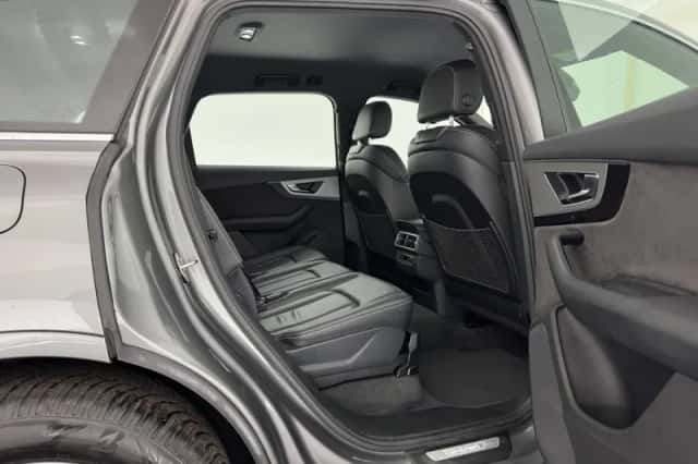 Audi Q7 (2016) thumbnail 12