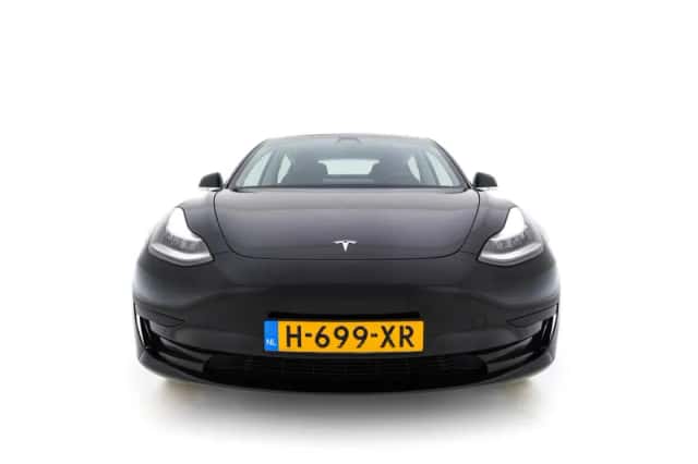 Tesla Model 3 (2020) thumbnail 3