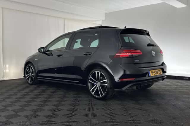 Volkswagen Golf (2018) thumbnail 5