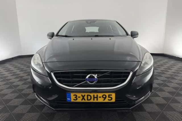 Volvo V40 (2014) thumbnail 3