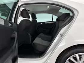 Volkswagen Jetta (2013) thumbnail 11