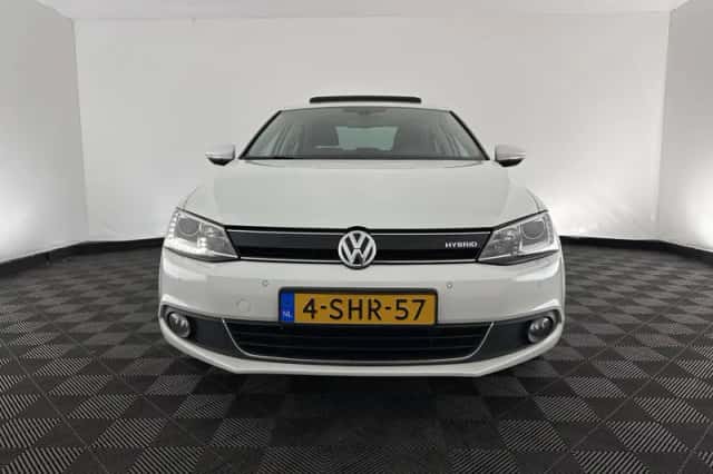 Volkswagen Jetta (2013) thumbnail 3