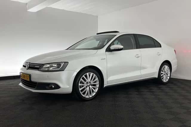 Volkswagen Jetta (2013) thumbnail 4