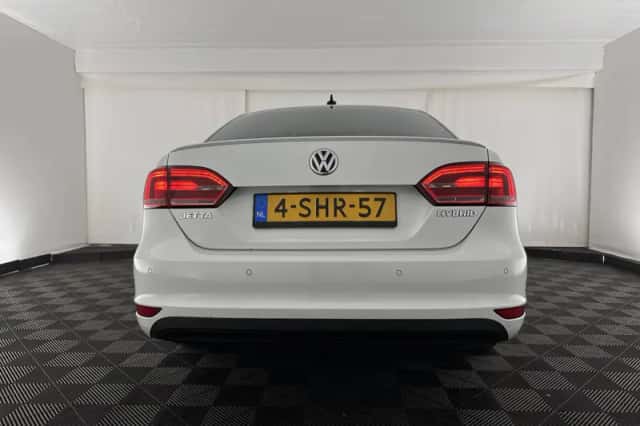 Volkswagen Jetta (2013) thumbnail 6