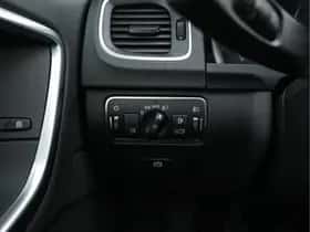 Volvo S60 (2015) thumbnail 17