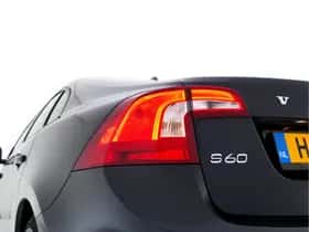 Volvo S60 (2015) thumbnail 24