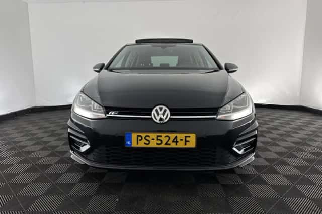 Volkswagen Golf (2017) thumbnail 3