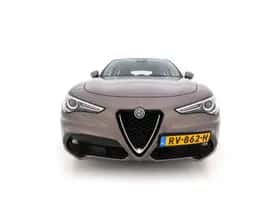 Alfa Romeo Stelvio (2018) thumbnail 2