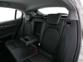 Alfa Romeo Stelvio (2018) thumbnail 12