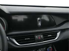 Alfa Romeo Stelvio (2018) thumbnail 20