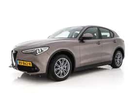 Alfa Romeo Stelvio (2018) thumbnail 3