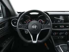 Alfa Romeo Stelvio (2018) thumbnail 22
