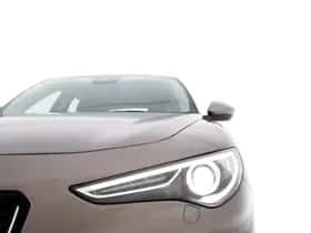 Alfa Romeo Stelvio (2018) thumbnail 26