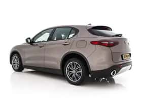 Alfa Romeo Stelvio (2018) thumbnail 4