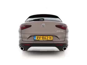 Alfa Romeo Stelvio (2018) thumbnail 5
