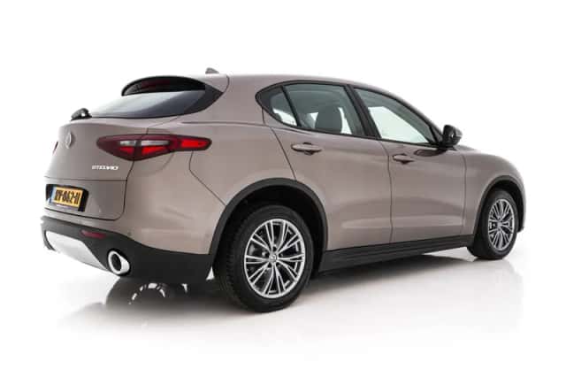 Alfa Romeo Stelvio (2018) thumbnail 6