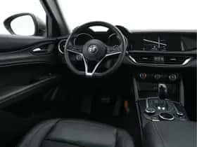 Alfa Romeo Stelvio (2018) thumbnail 7