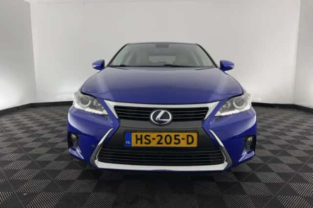 Lexus CT (2015) thumbnail 3
