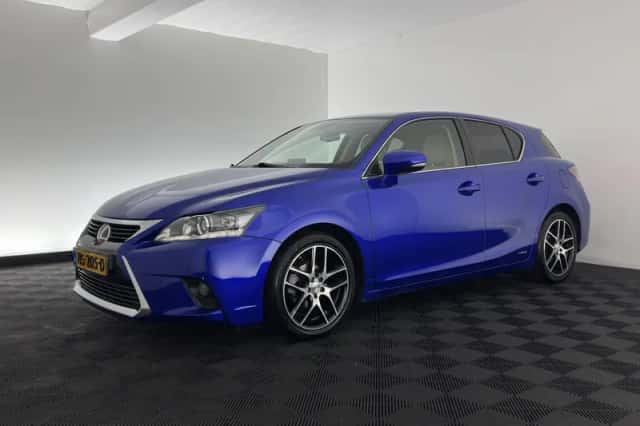 Lexus CT (2015) thumbnail 4