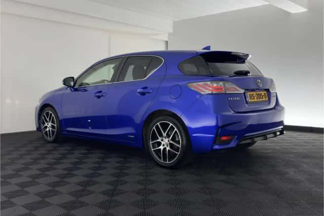 Lexus CT (2015) thumbnail 5