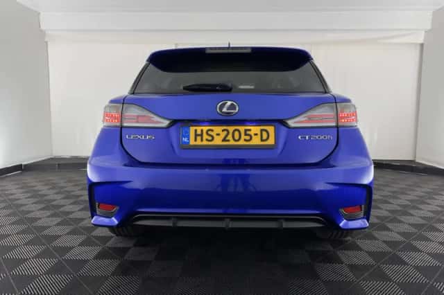 Lexus CT (2015) thumbnail 6