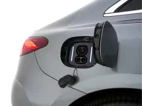 Mercedes-Benz EQE (2022) thumbnail 32