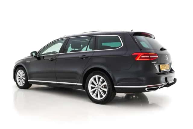 Volkswagen Passat (2017) thumbnail 5