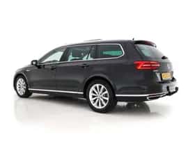Volkswagen Passat (2017) thumbnail 5
